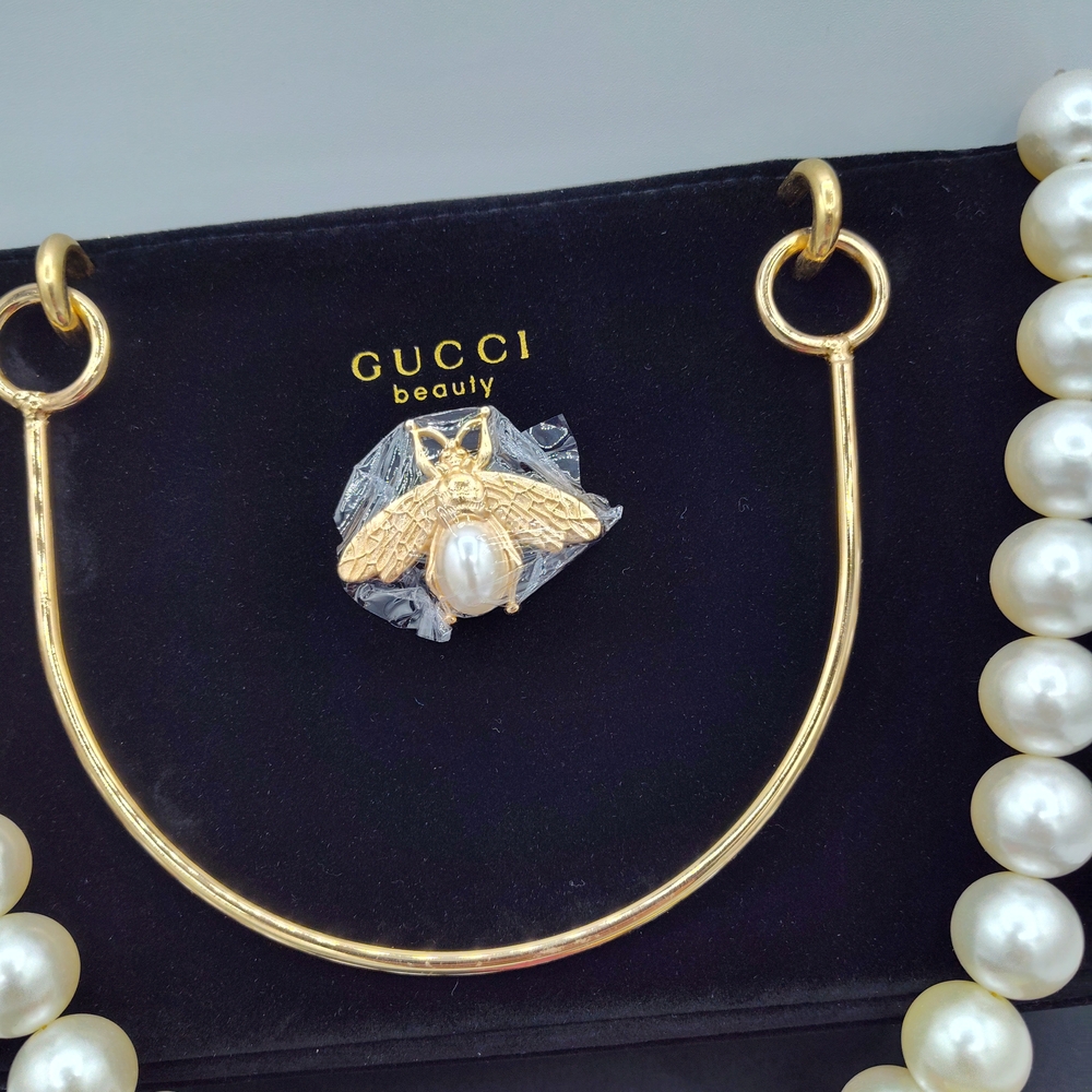 Authentic GUCCI Beauty Crossbody Mirror Pouch Pearl Handle Velvet Upcycled GWP - Picture 2 of 7